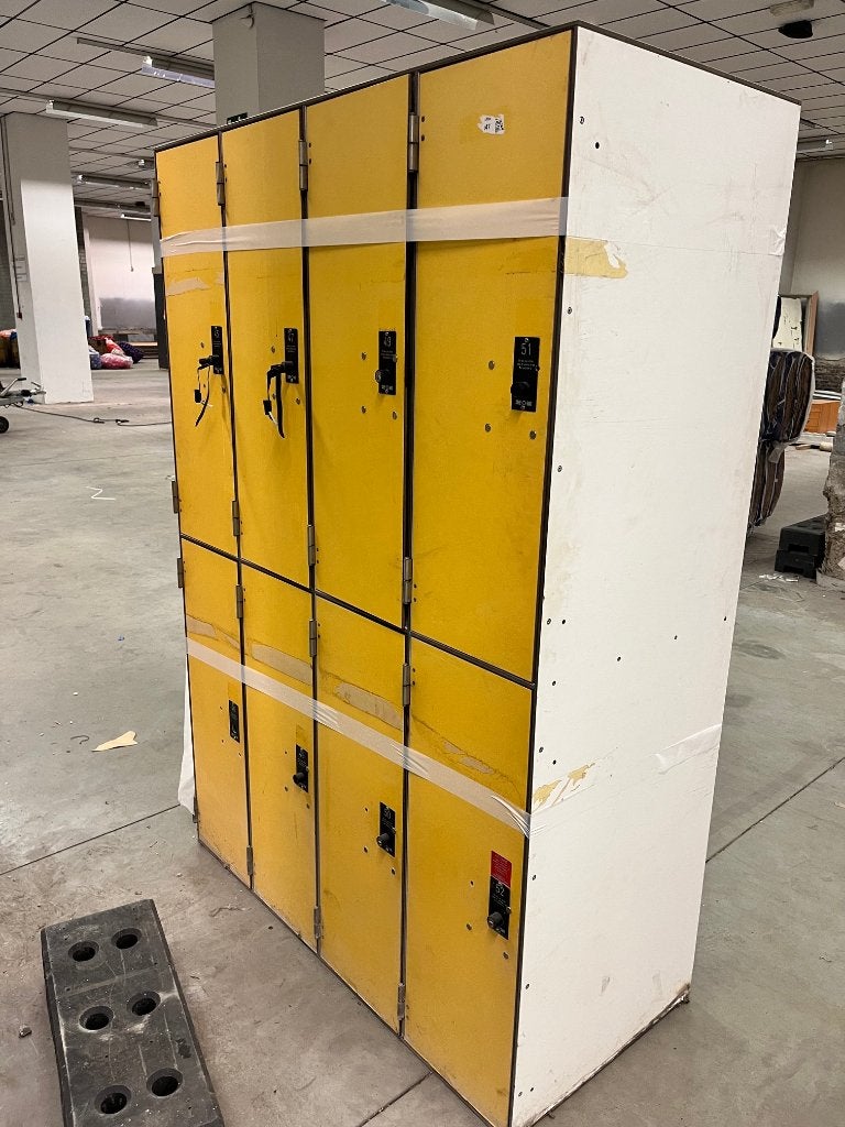 Kluisjes voor het zwembad, Ophalen, Gebruikt, Meuble en Bois et aggloméré