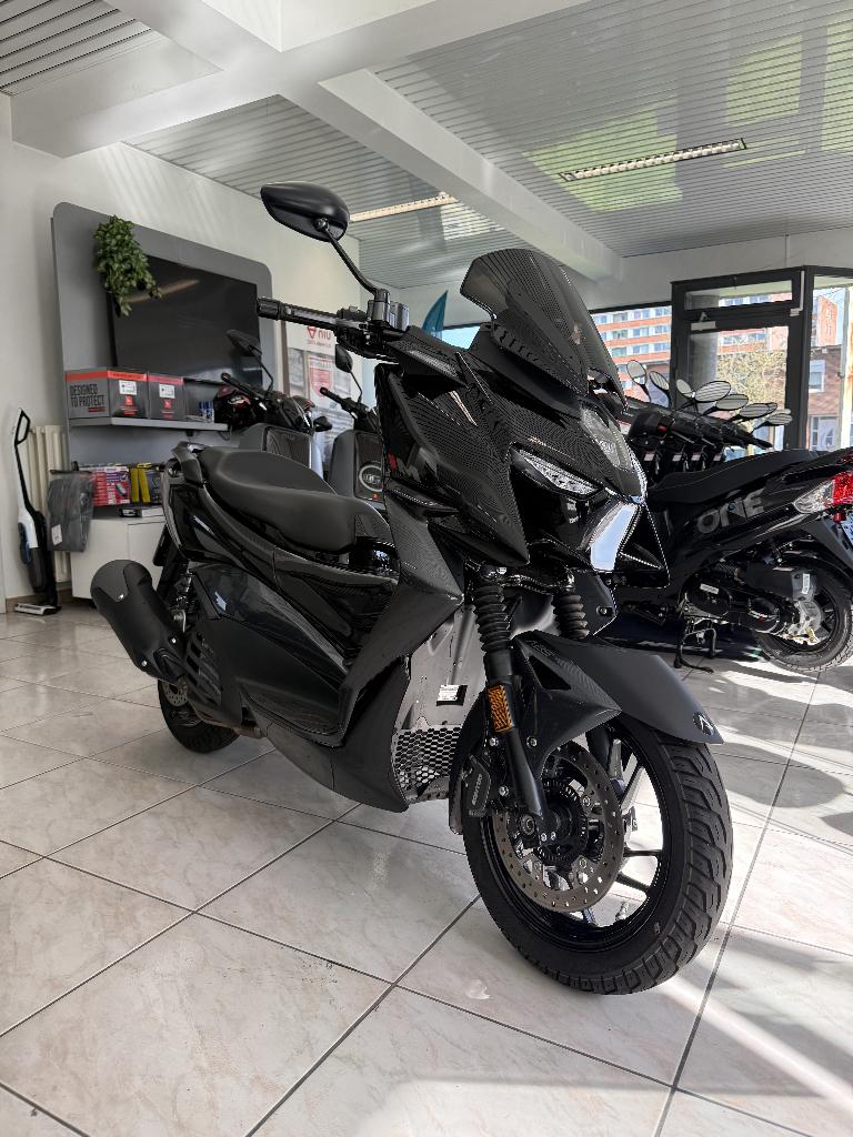 Zontes 125M – 490 km – 2025 – Nieuwstaat – Full option, Motoren, Scooter, Bedrijf, Zontes, 125 cc