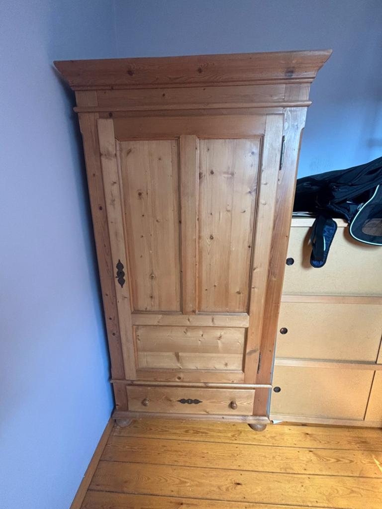 Garde-robe avec tiroir en bois massif, pin, Enlèvement, Utilisé, Avec tablette(s), Pin