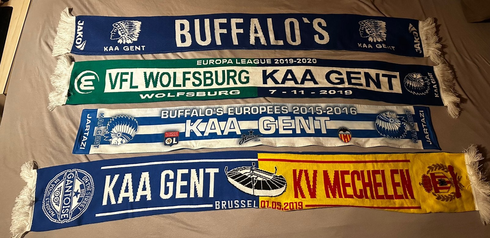 4 voetbalsjaals Kaa Gent, Ophalen of Verzenden, Zo goed als nieuw, Vaantje of Sjaal