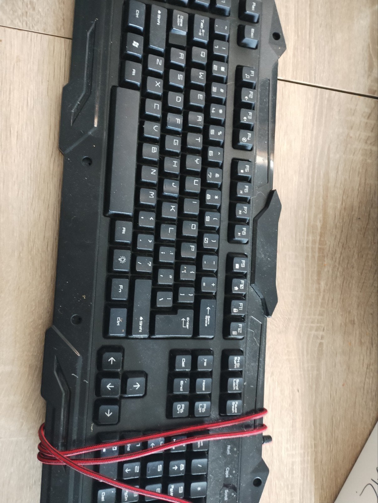 Clavier filaire à vendre !, Informatique & Logiciels, Enlèvement, Filaire, Touches rétroéclairées, Autres dispositions