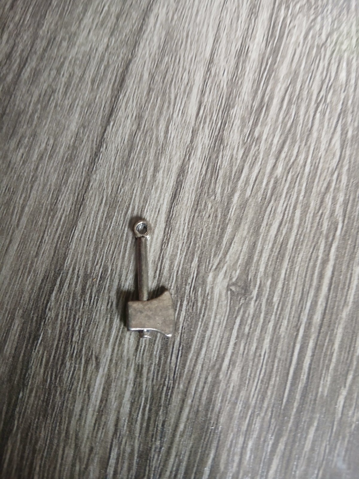 pendentif Hache, Enlèvement ou Envoi