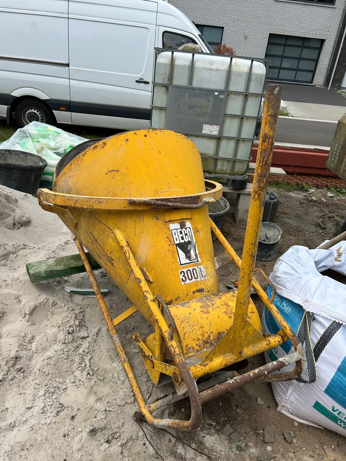 Betonnen stortbak 300L, Bricolage & Construction, Enlèvement, Utilisé