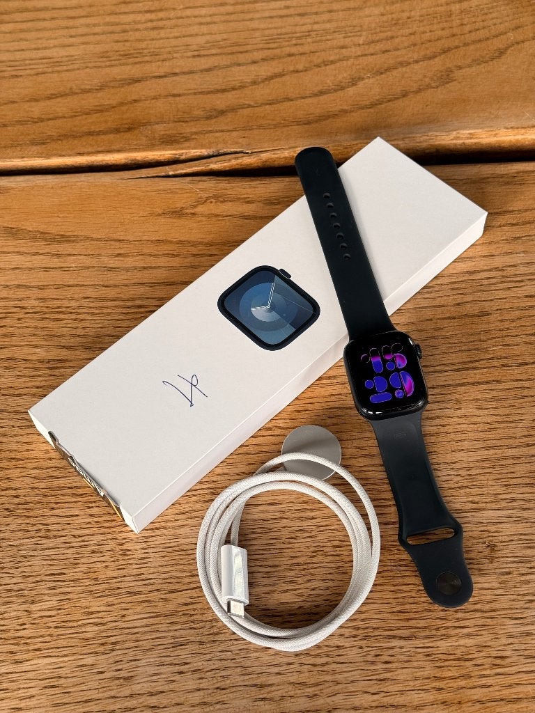 Apple Watch Series 9 41mm Midnight | Doos + Oplader, Bijoux, Sacs & Beauté, Montres connectées, Gris, Enlèvement ou Envoi, Apple Watch
