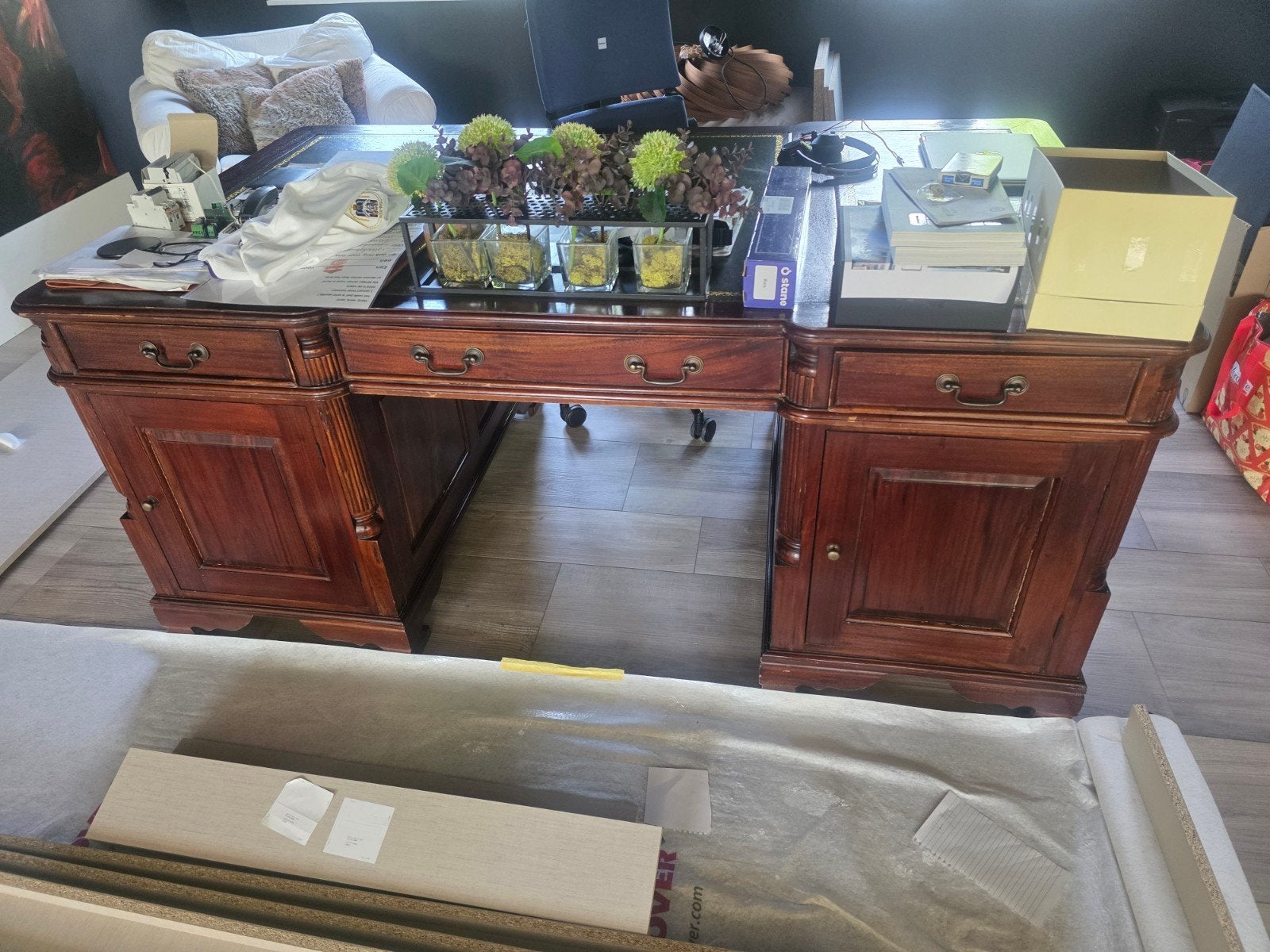Bureau anglais ancien, Enlèvement