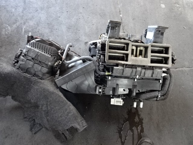 RADIATEUR DE CHAUFFAGE Porsche Panamera (970) (97057301108), Porsche Deutschland GmbH, Porscheplatz 1
70435  Stuttgart, DE, Porsche