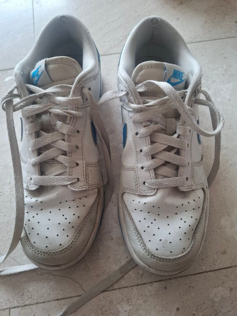 Nike schoenen 38,5 wit-blauw, Kleding | Dames, Schoenen, Nike, Ophalen of Verzenden, Gedragen, Wit