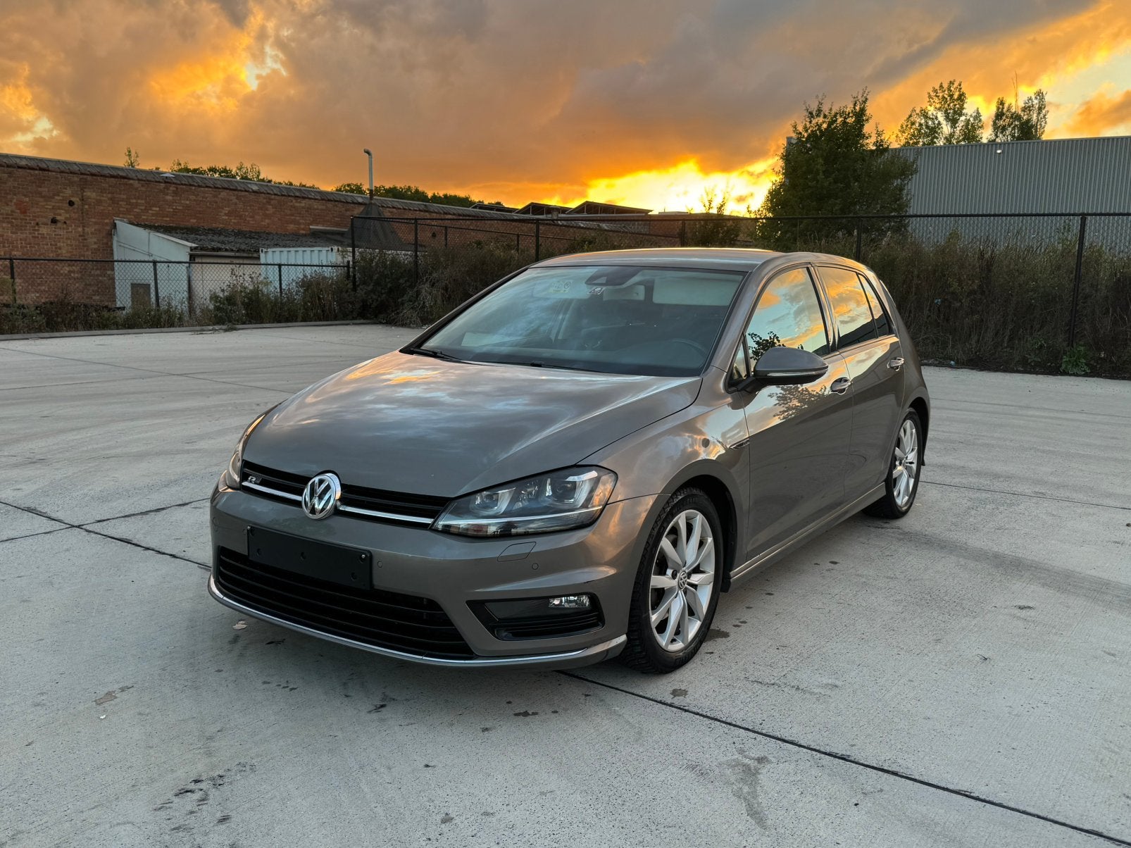 VW Golf 7 1.4 TSI Pack R-Line 2016 Gekeurd voor verkoop, Zwart, Alcantara, Bedrijf, Handgeschakeld