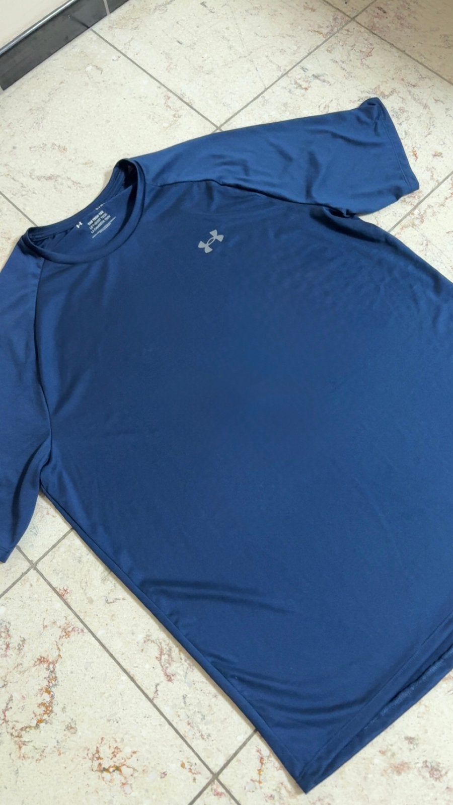 Tshirt under armour taille M, Enlèvement, Comme neuf