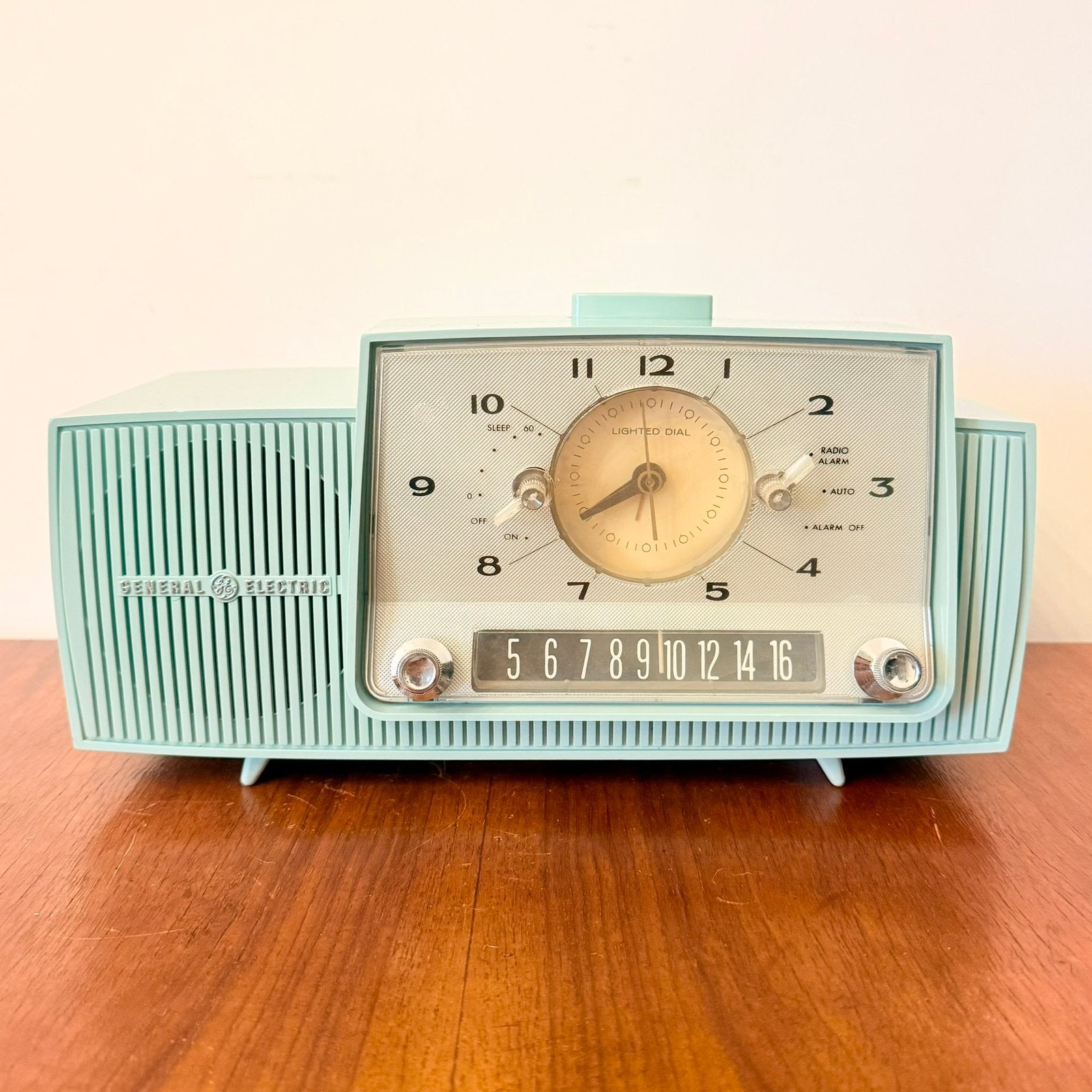 VINTAGE GENERAL ELECTRIC C-481B BABY BLUE WEKKERRADIO RADIO, Verzenden