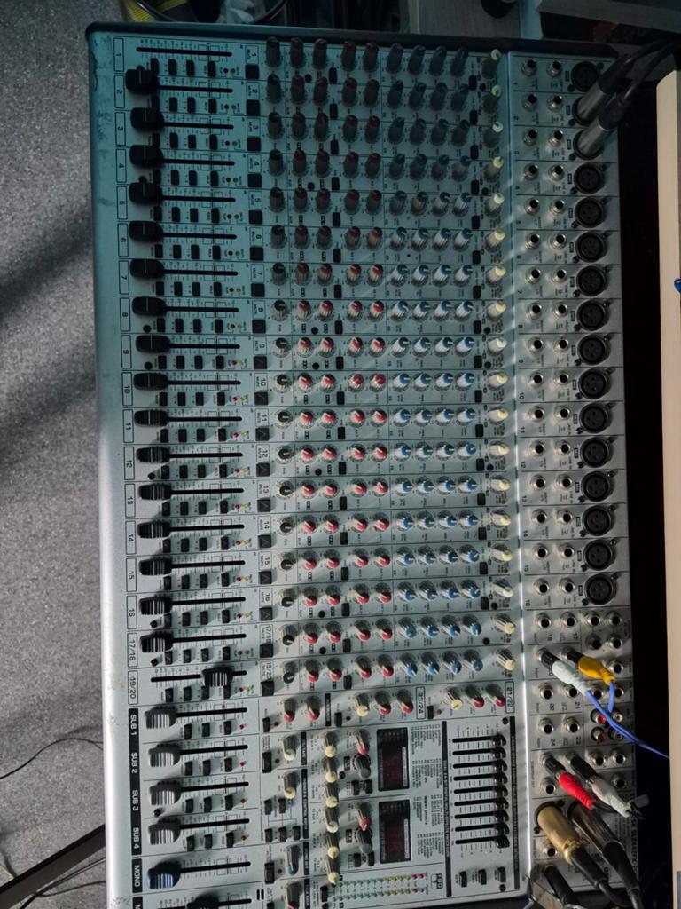 Behringer Eurodesk SL2442FX-PRO mengpaneel., Muziek en Instrumenten, Mengpanelen, Ophalen