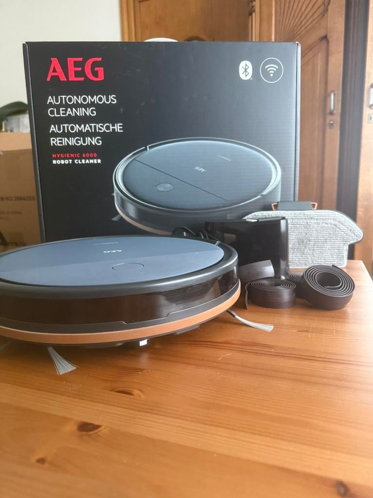 AEG robotstofzuiger Hygenic 6000, Elektronische apparatuur, Ophalen, Dweilfunctie, Zo goed als nieuw, Robotstofzuiger