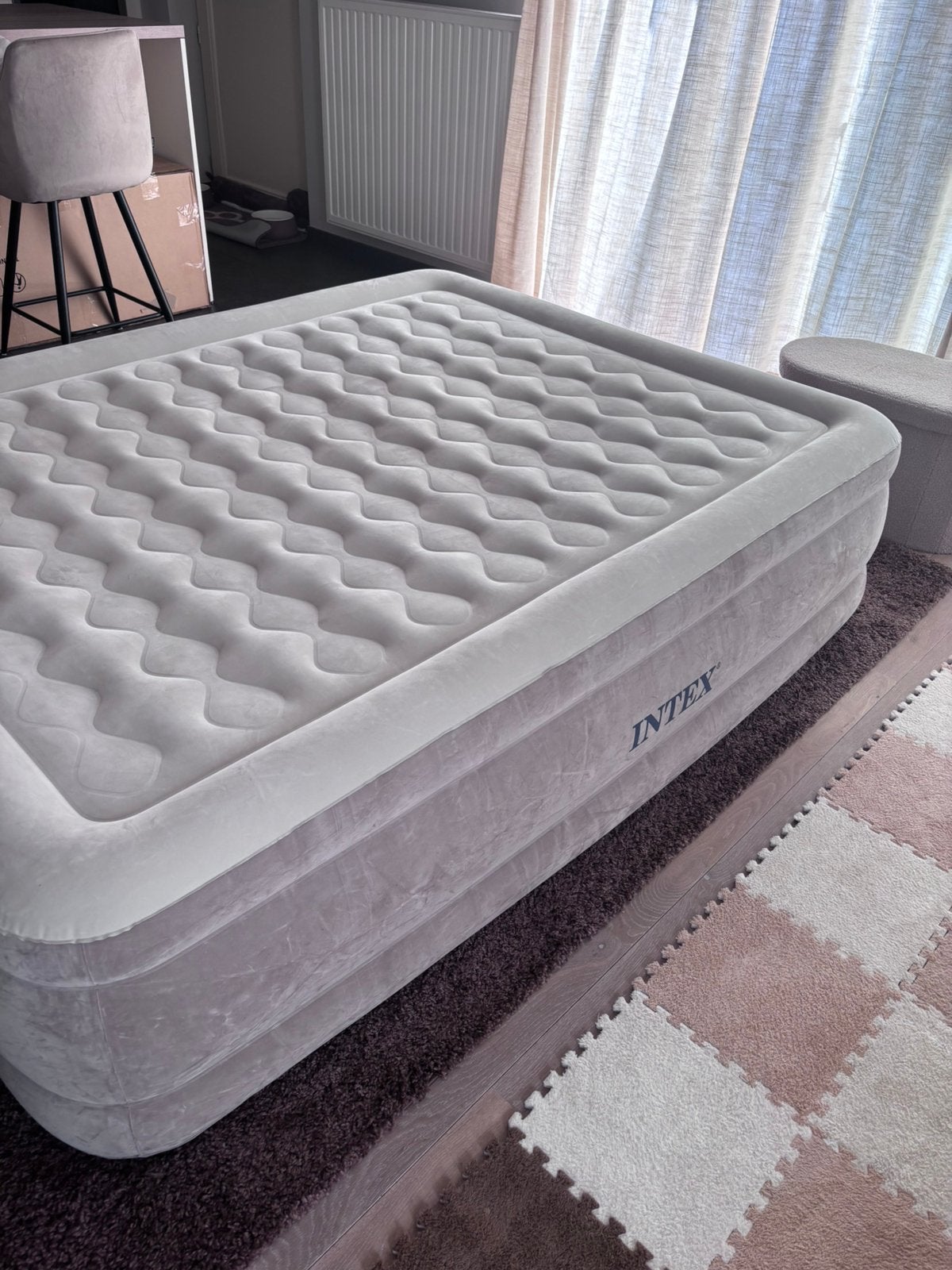 Gloednieuwe INTEX luchtmatras 1m40, Ophalen, Ingebouwde pomp, Nieuw, 2-persoons