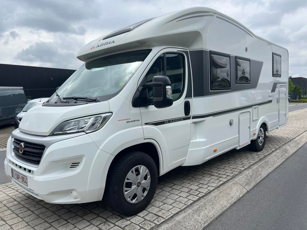 Adria Matrix 670 DL Plus, Caravans en Kamperen, Mobilhomes, Fiat, Elektrische ramen, 7 tot 8 meter, Handgeschakeld