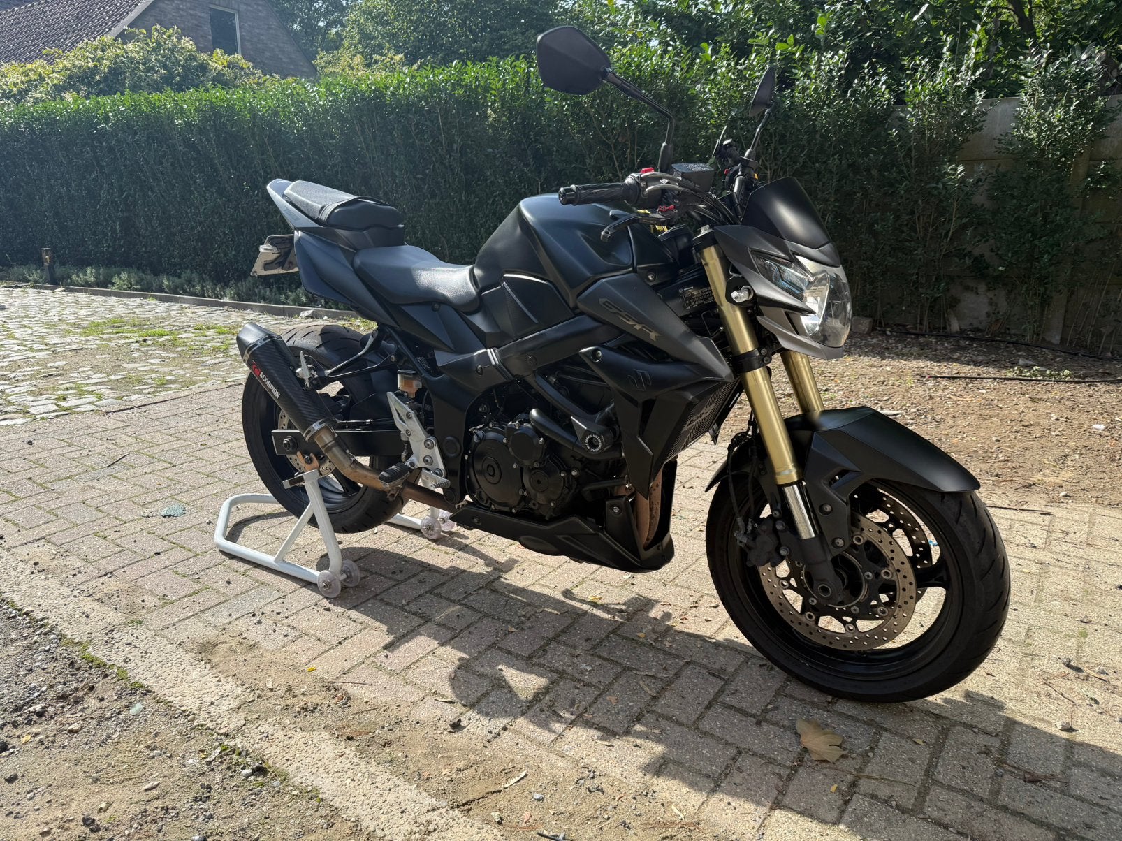 Suzuki gsr-750 naked, 750 cm³, Occasion, Plus de 35 kW, 4 cylindres