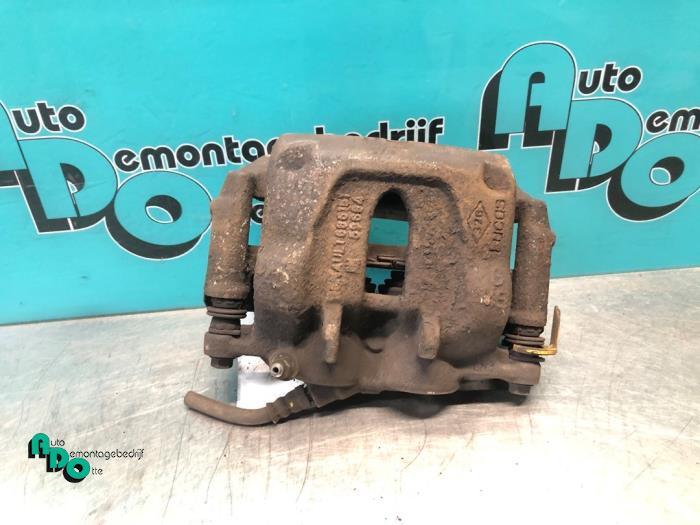 Etrier de frein (pince) avant gauche d'un Renault Trafic (Tr, Renault, -, 3 mois de garantie, Utilisé