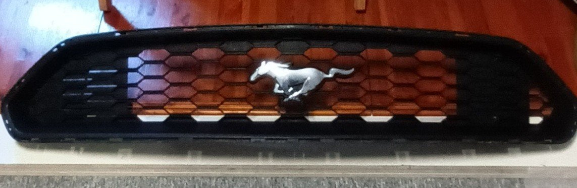 Calandre avant d'origine de la Ford Mustang 2018, Enlèvement