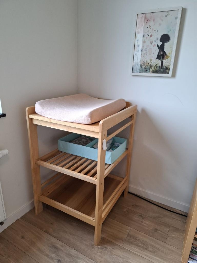 Houten verzorgingstafel, Kinderen en Baby's, Ophalen, Gebruikt, Commode, Opstaande rand