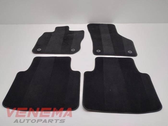 Kit tapis d'un Volkswagen Passat, Volkswagen, -, 3 mois de garantie, Utilisé