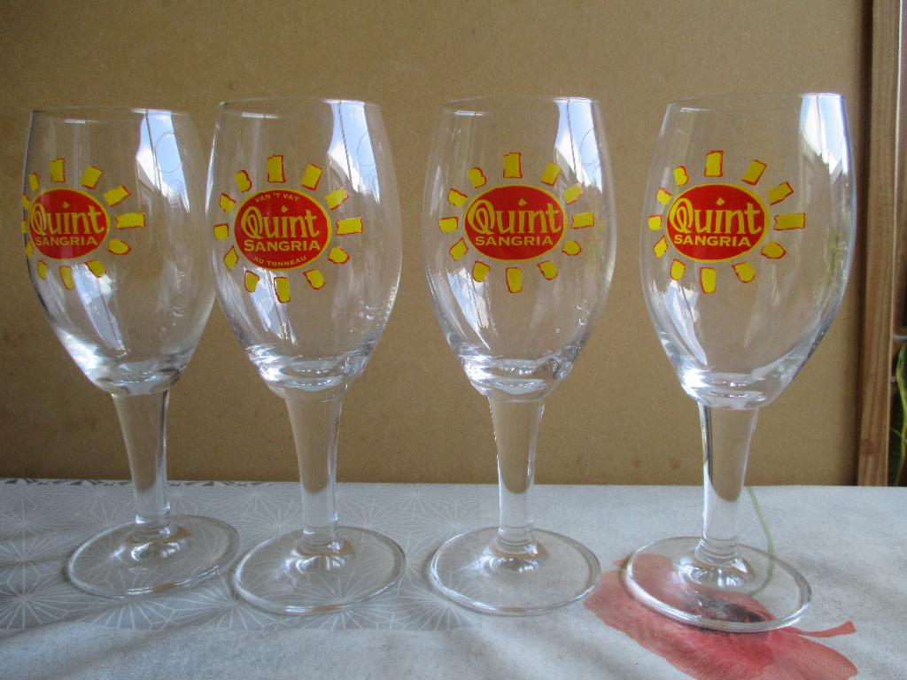 quint glazen (4), Verzamelen, Glas en Drinkglazen, Ophalen of Verzenden, Nieuw, Overige typen