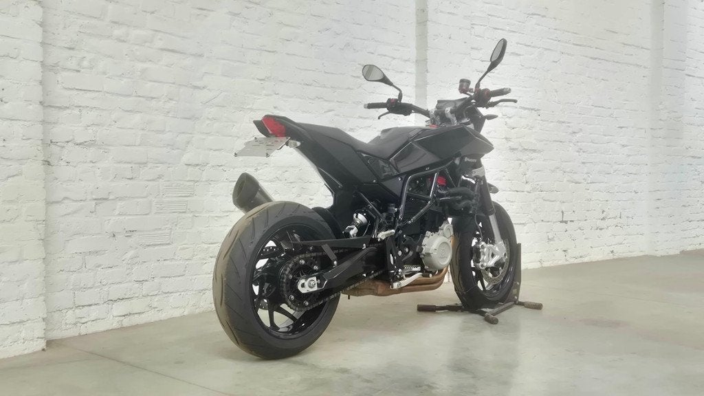 Husqvarna Nuda 900 ABS 2013  Carbon LeoVince @motomobilia, 2 cilinders, Motorrijbewijs A, 900 cc, Meer dan 35 kW