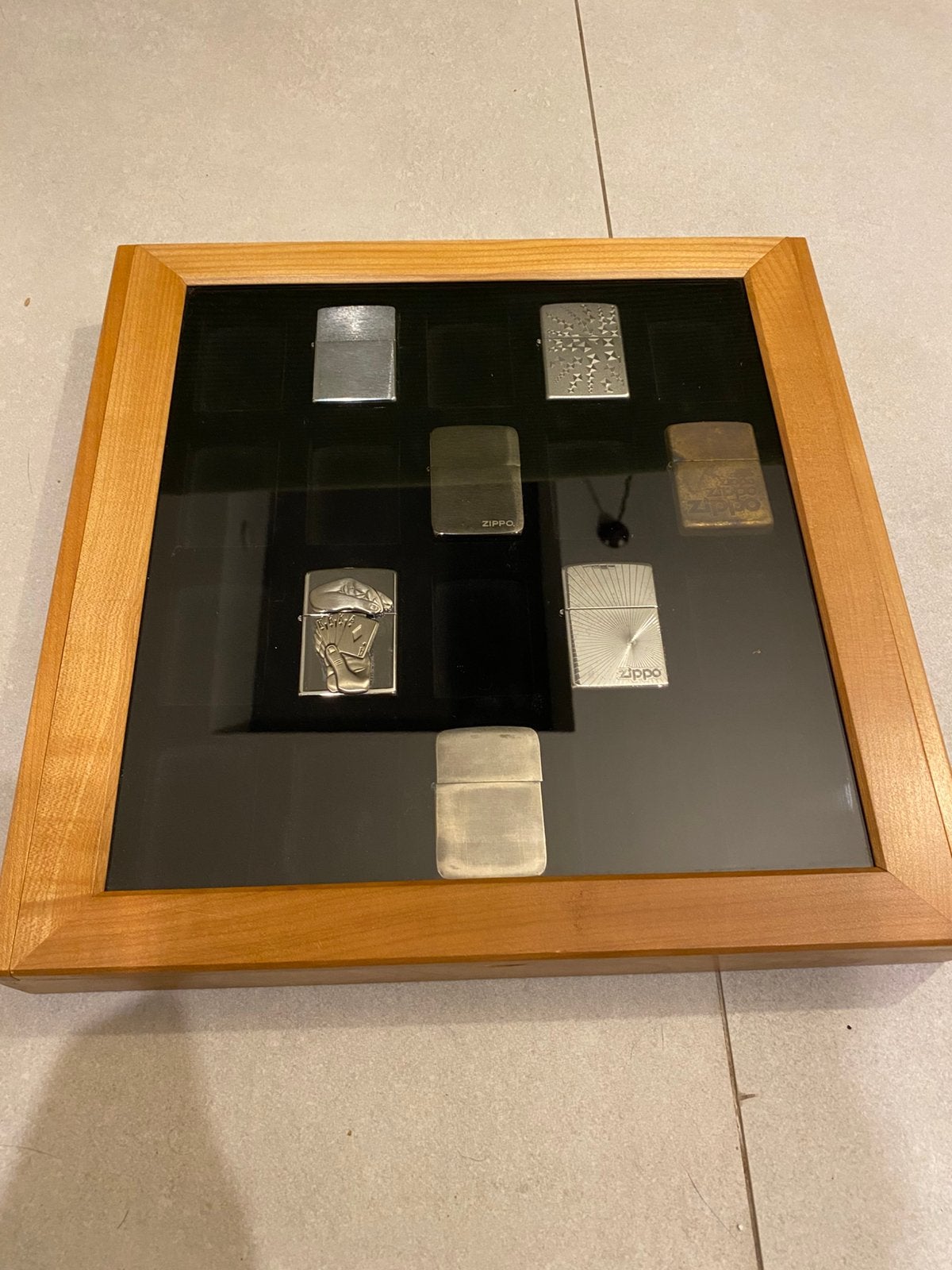 Collection Zippo avec armoire de rangement, Collections, Enlèvement, Comme neuf, Briquet