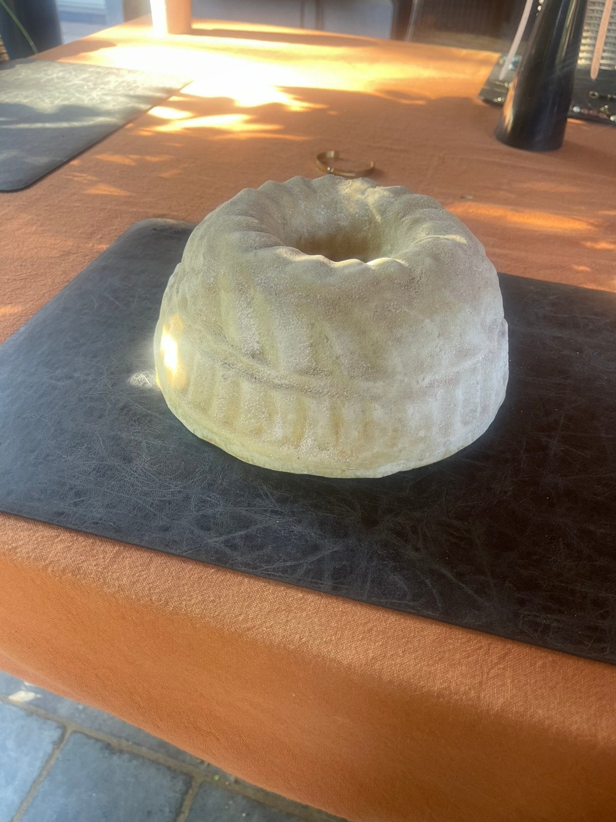 Gâteau décoratif. Magnifique sous un globe de verre., Enlèvement ou Envoi, Comme neuf