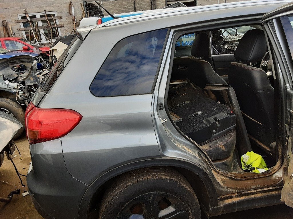 SPATBORD RECHTS ACHTER Suzuki Vitara (LY / MY) (01-2015/-), Gebruikt, Mevr. I. Hauben, Achter, Spatbord