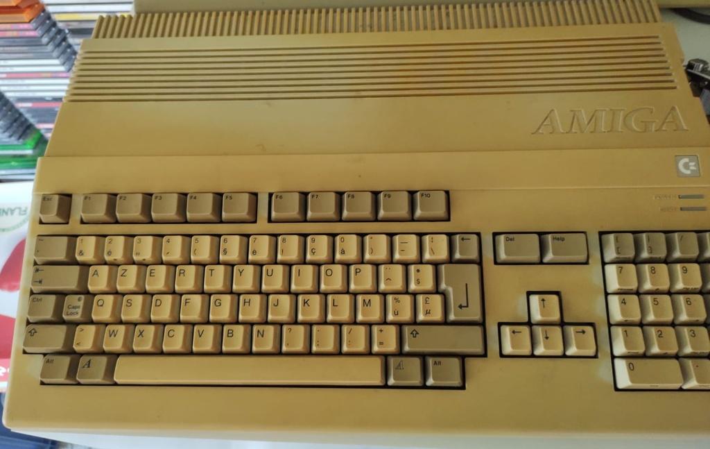 Amiga 500 te koop, goede staat met veel games + toebehoren, Enlèvement, Commodore