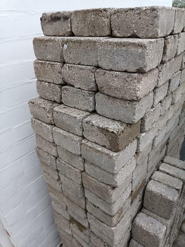 Gezocht: betonklinkers 11x11x6 cm (getrommeld), Tuin en Terras, Ophalen