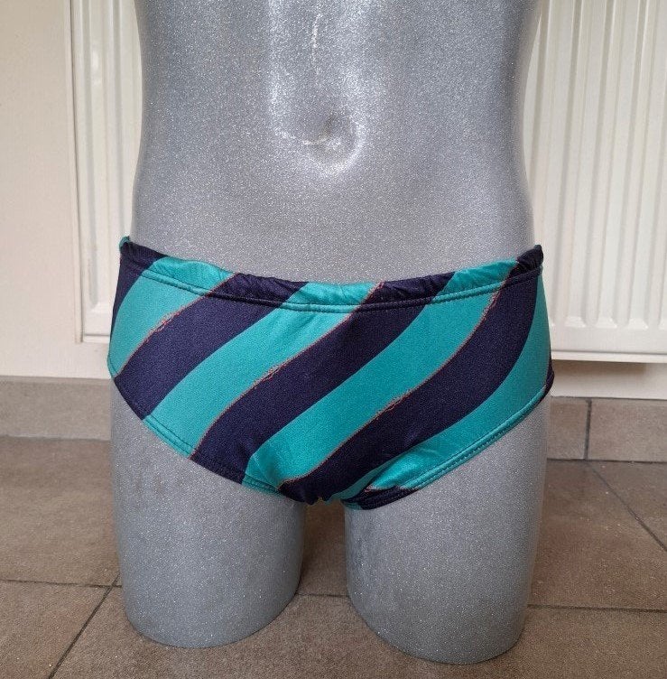 Knappe Vintage Heren Zwemslip met Schuine Strepen - Medium, Vêtements | Hommes, Vêtements de bain & Maillots de bain, Enlèvement ou Envoi