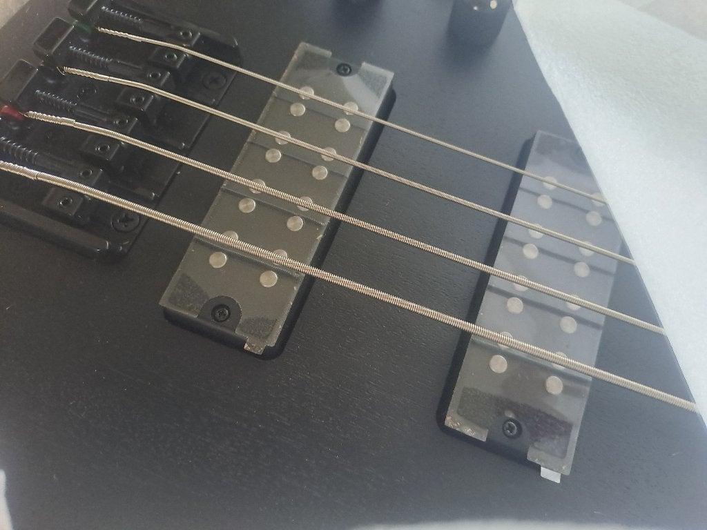 Neuve Basse electrique Ibanez gaucher, Musique & Instruments, Instruments à corde | Guitares | Basses, Enlèvement, Neuf, Électrique