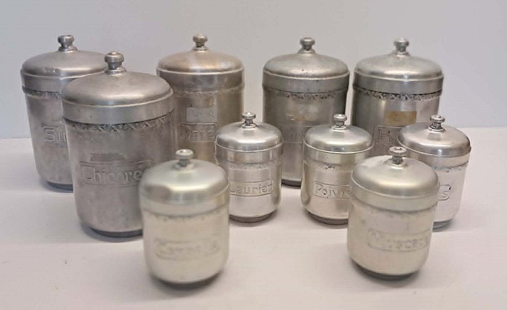 Série de 10 boîtes de cuisine anciennes en aluminium, Antiquités & Art, Antiquités | Accessoires de maison, Enlèvement