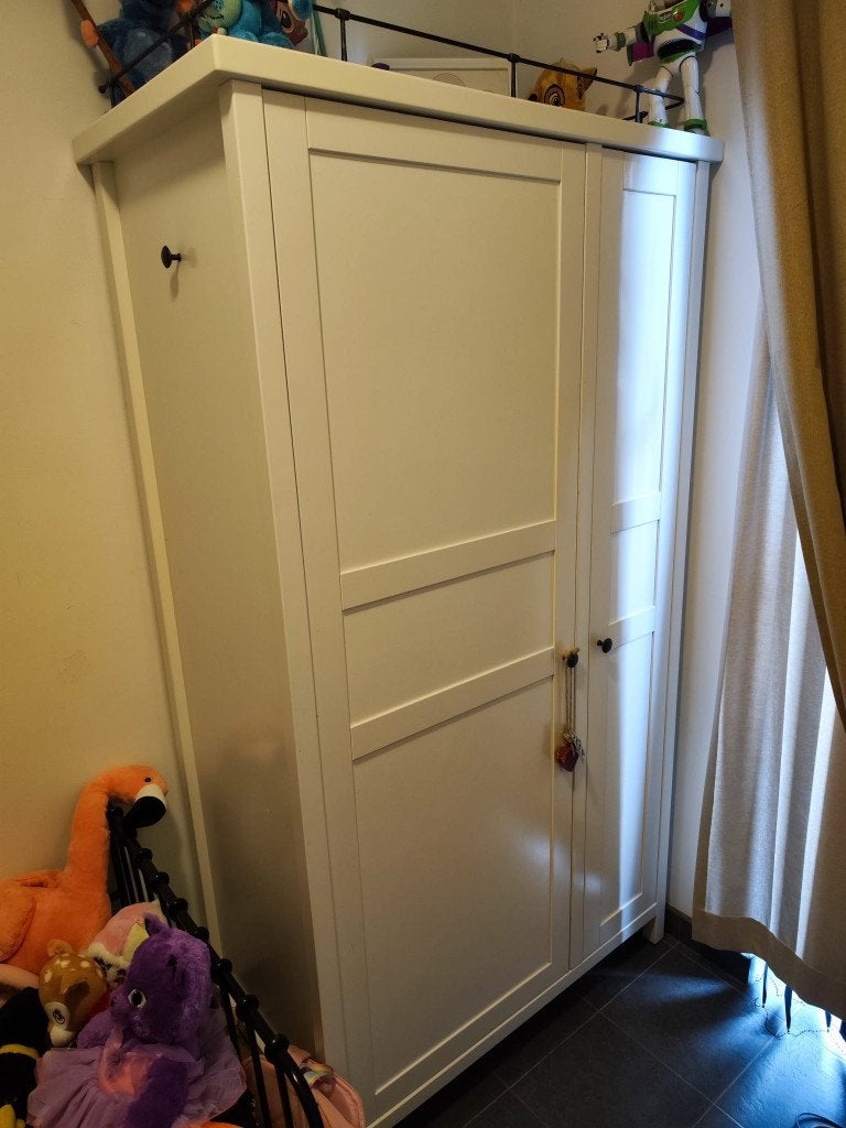 IKEA Hemnes kledingkast (H 200 x B 106 x D 57 cm), Ophalen, Zo goed als nieuw, Met deur(en)
