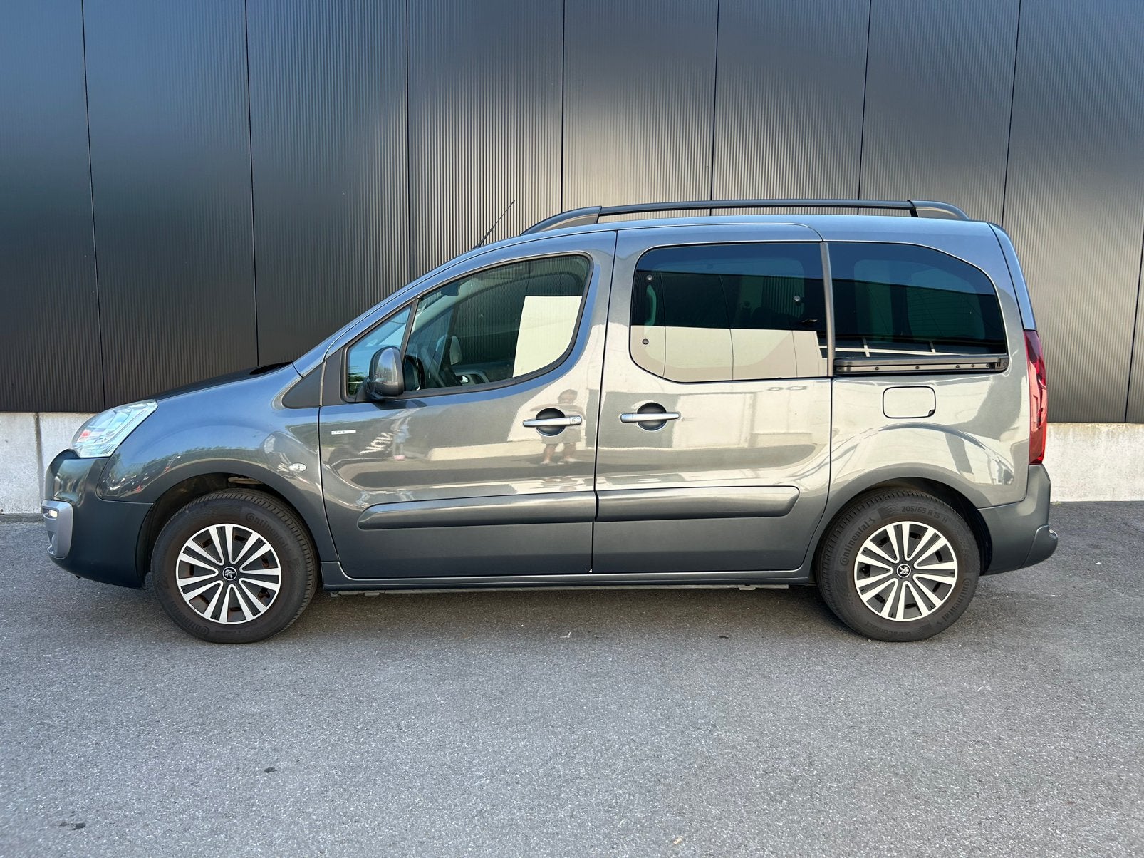 Peugeot Partner 1.2i Tepee / Style / Airco / Navi / Trekhaak, Autos, Argent ou Gris, Achat, Euro 6, Entreprise