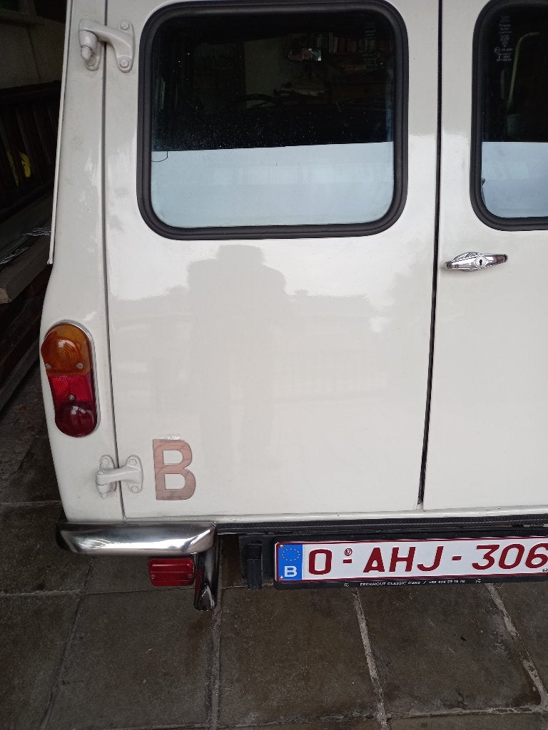 Letter B vanBelgie voor oldtimer auto, Auto-onderdelen, Ophalen, Achter, Oldtimer onderdelen