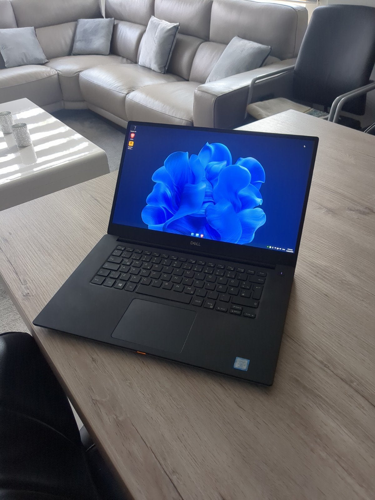 Dell Precision 5540 - I7 16gb 512, Qwerty, Reconditionné, 512 GB, 4 Ghz ou plus
