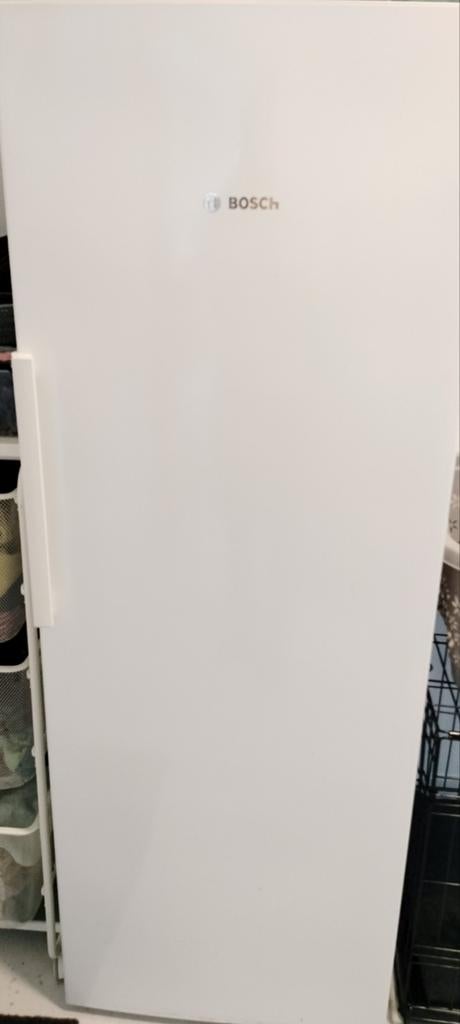 Bosh diepvriezer, Elektronische apparatuur, Vriezers en Diepvrieskisten, Minder dan 60 cm, 160 cm of meer, Zo goed als nieuw, Vrijstaand