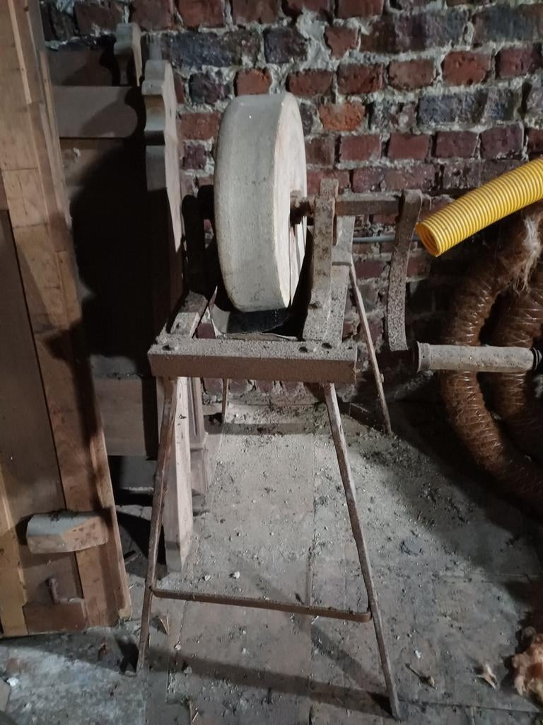 Authentieke slijpsteenmolen, Enlèvement