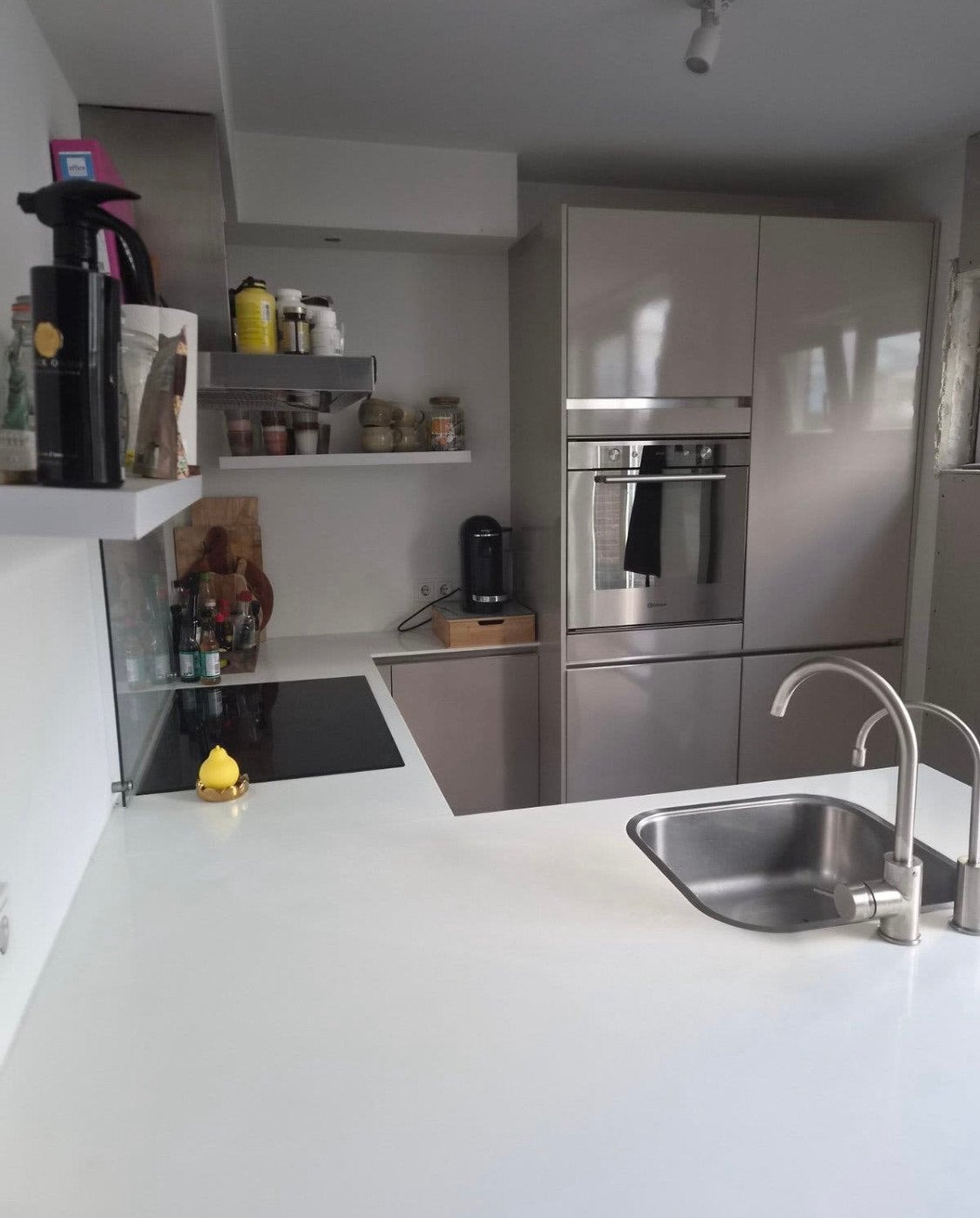 ✨TAUPE U VORM KEUKEN MET SCHIEREILAND+ APPARATUUR  ✨, Huis en Inrichting, Keuken | Complete keukens, U-keuken, Overige kleuren