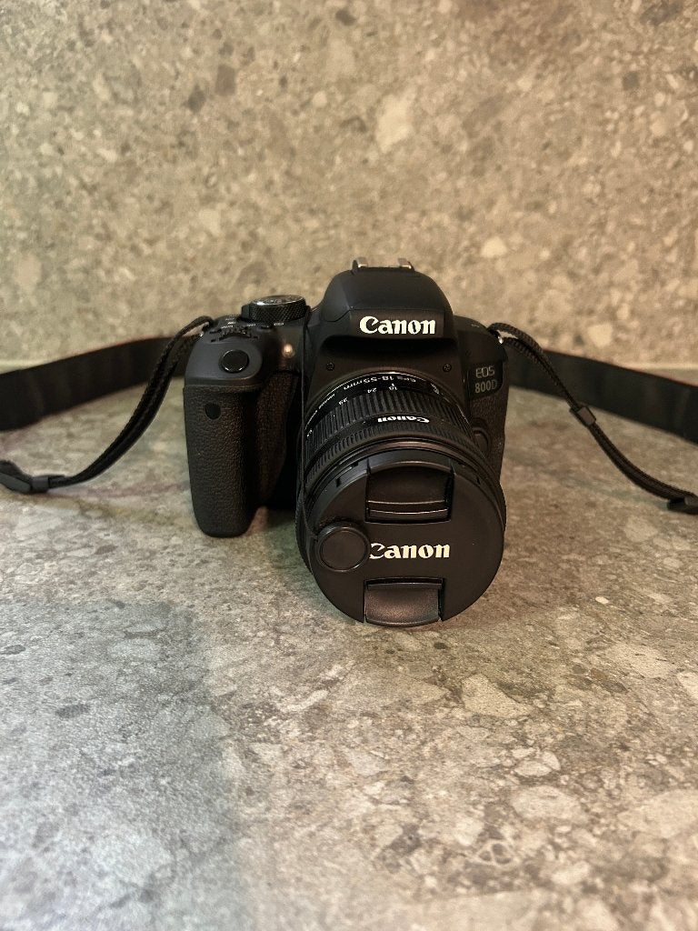 NIEUWSTAAT Canon Eos 800D + 2 Nieuwe Lenzen, Audio, Tv en Foto, Ophalen, Spiegelreflex, Canon, Zo goed als nieuw