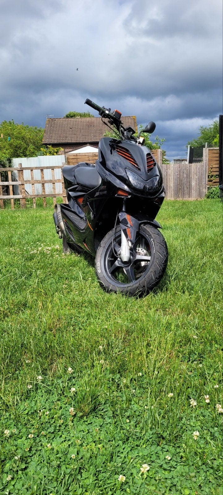 yamaha aerox, Fietsen en Brommers, Scooters | Yamaha, Aerox