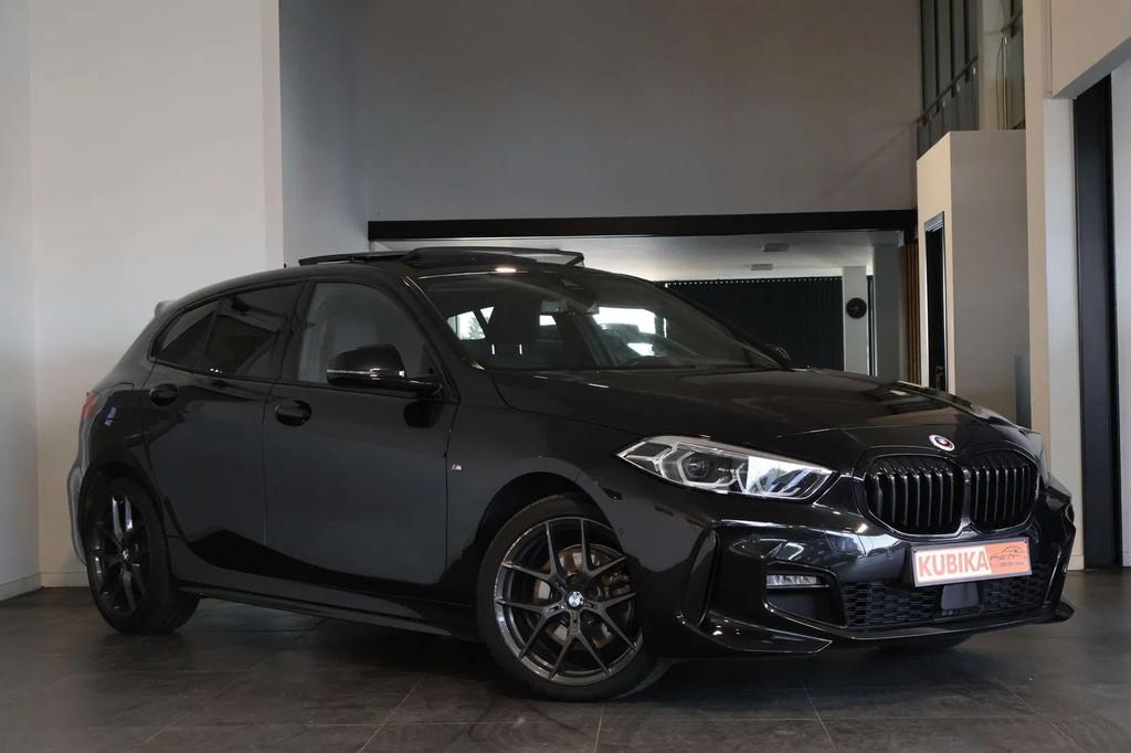 BMW 1 Serie 118 118iA OPF M-Pack Pano Camera CruiseC Garanti, 1 Reeks, Gebruikt, Zwart, 136 pk