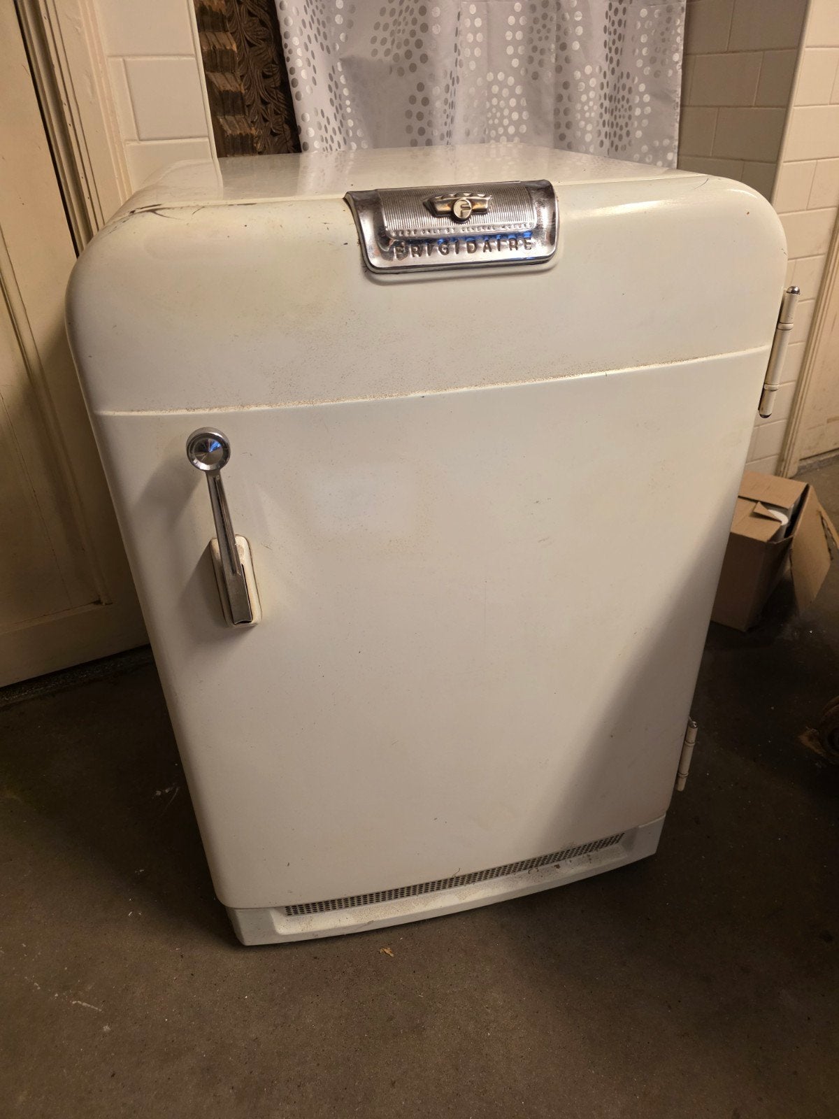 Frigidaire koelkast, Ophalen