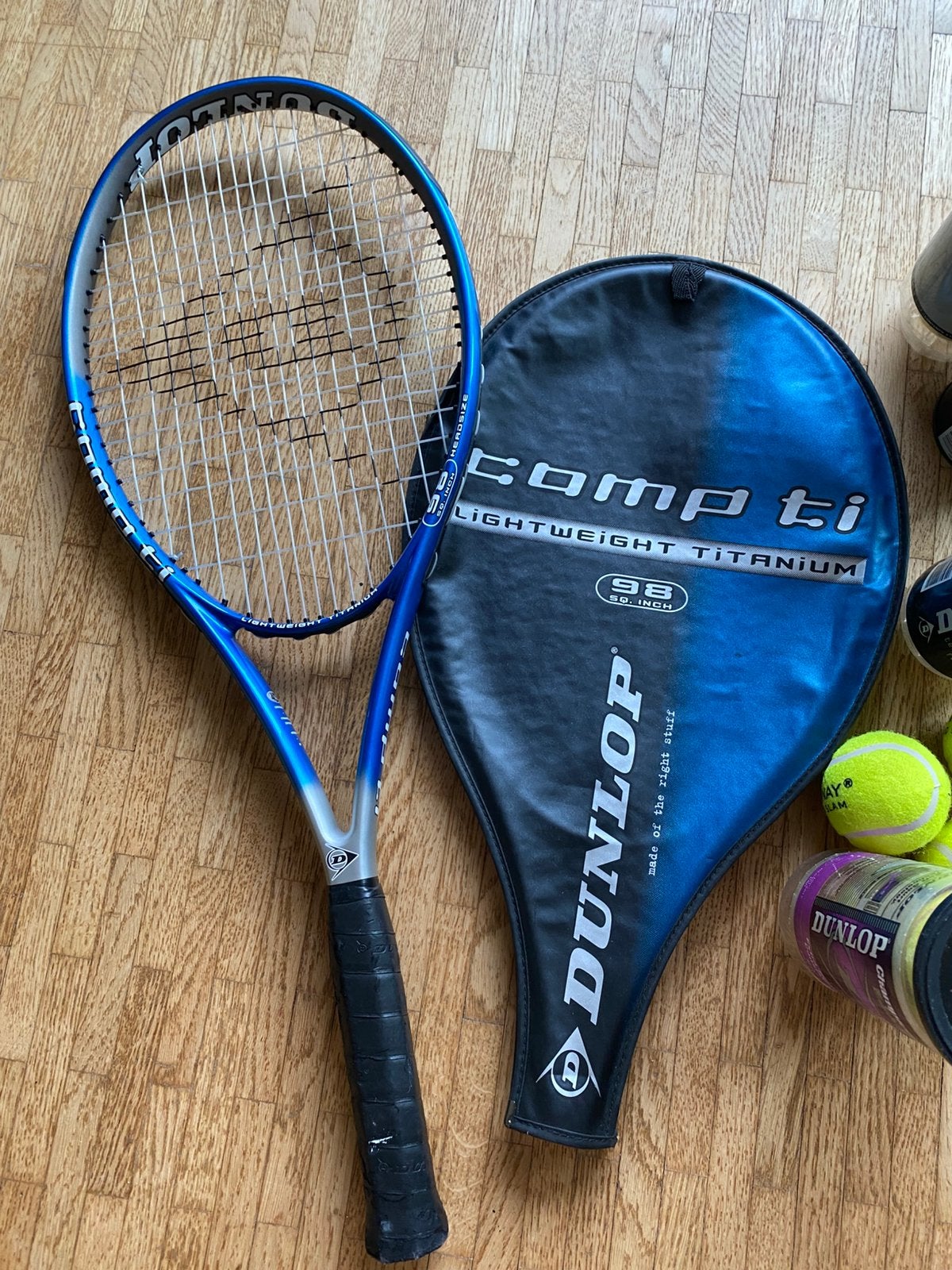 Tennisracket Dunlop met hoes, 10-tal tennisballen, Enlèvement, Utilisé, Raquette, Dunlop