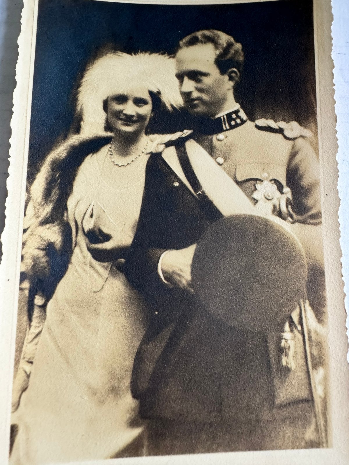 Lot fotos en postkaarten Astrid en Leopold, Verzamelen, Koningshuis en Royalty, Ophalen of Verzenden, Gebruikt, Kaart, Foto of Prent