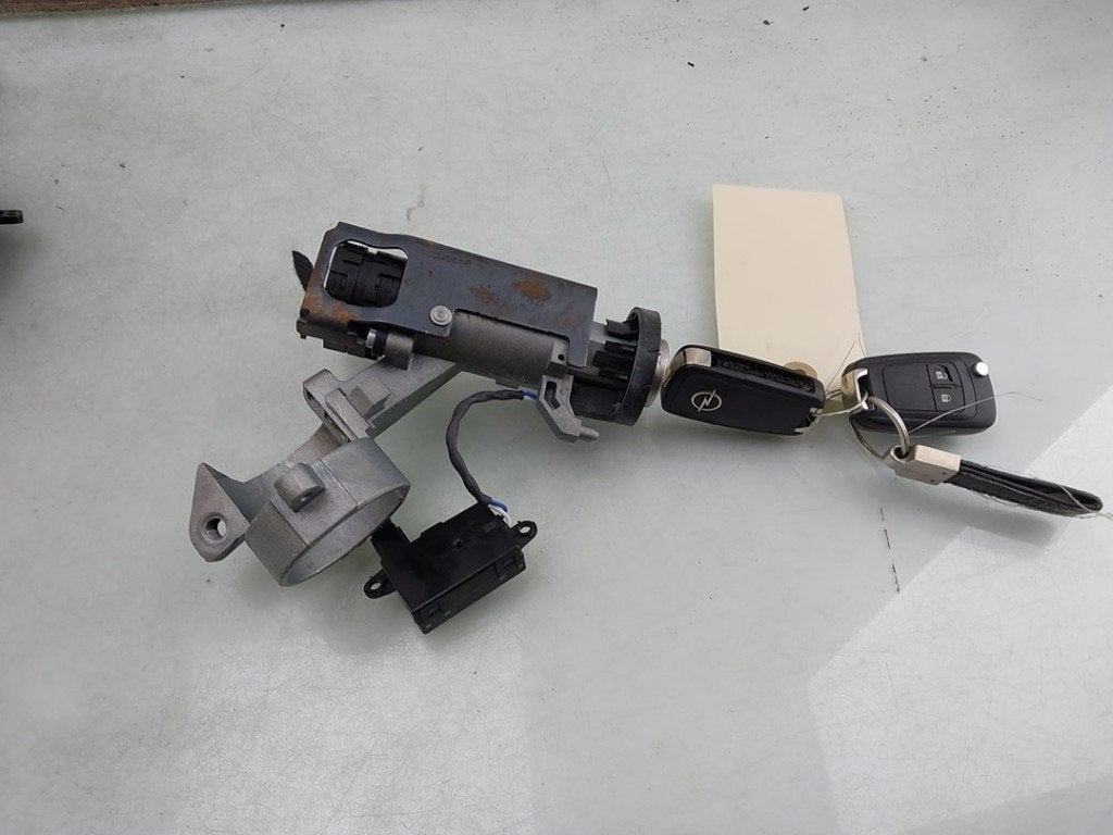 NEIMAN / COMMUTATEUR D ALLUMAGE + CLEF Opel Karl, Opel, Opel Automobile GmbH, Utilisé, Kontakt-opel@opel.com