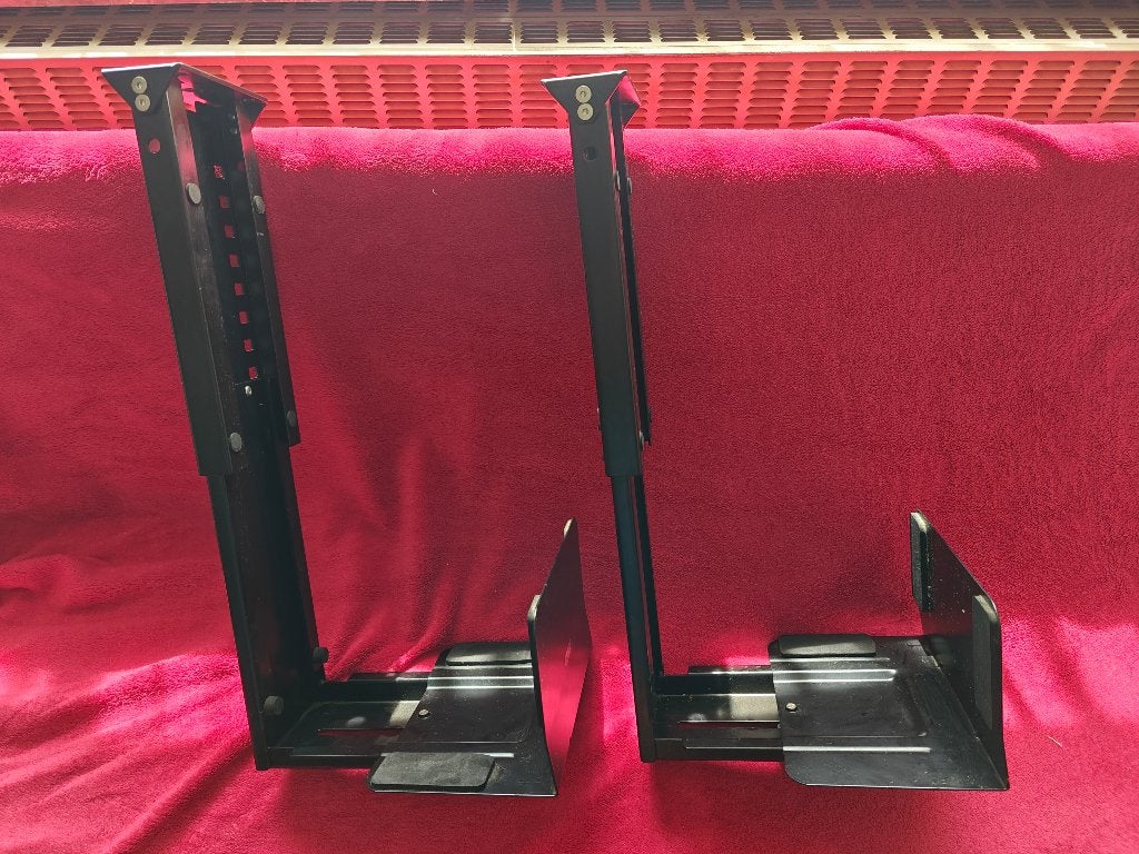 Computer houder onder bueel, Ophalen, Zo goed als nieuw, Onbekend, Custom build