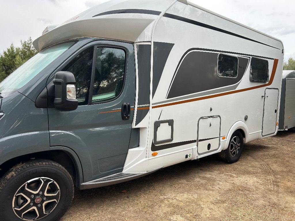 A vendre camping car BURTSNER 2024  -15000km, Caravans en Kamperen, Automaat, Standaard zit, Watertank (Schoon), Diesel