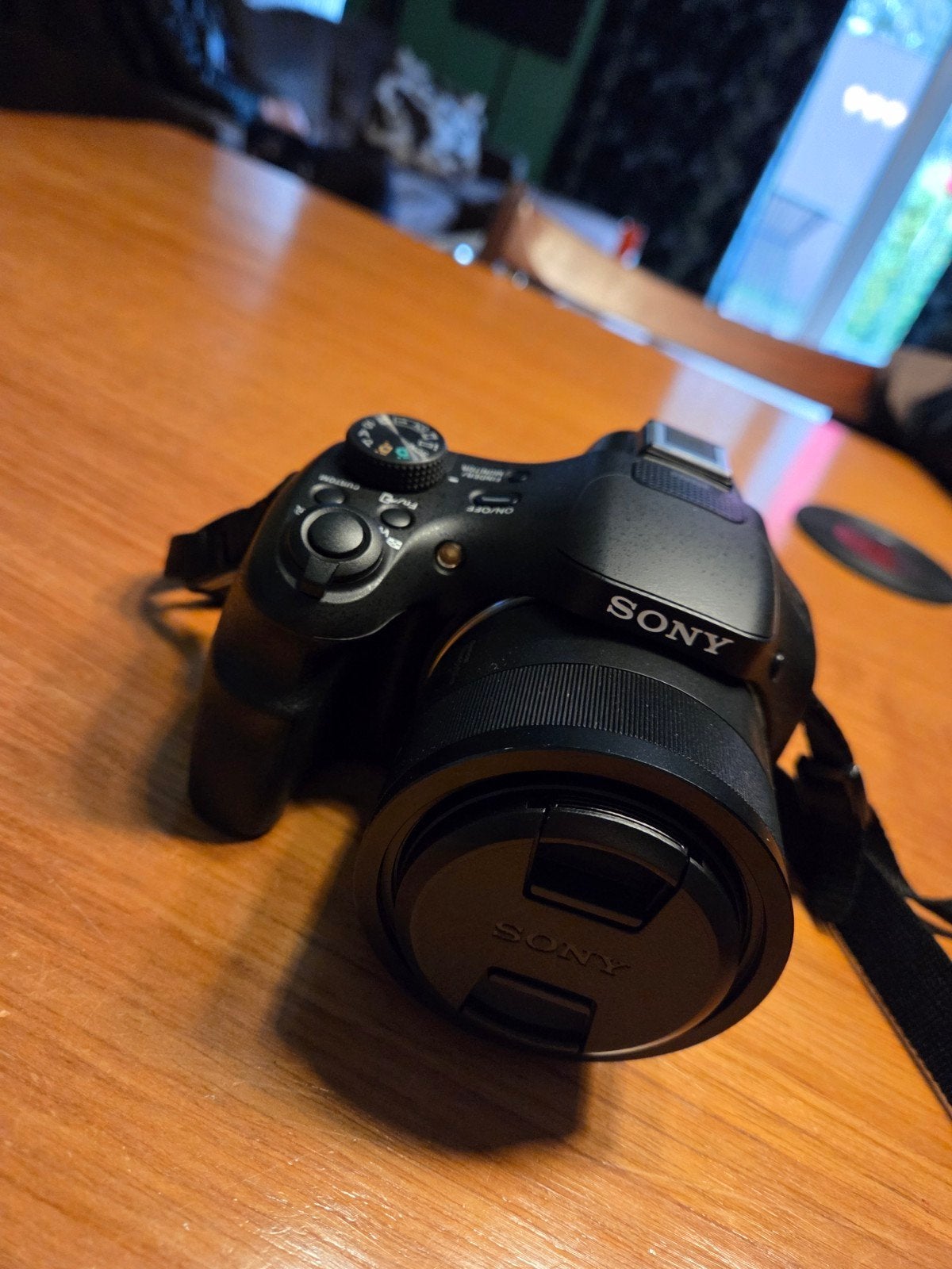 Sony Cyber-shot DSC-HX400V + sacoche de transport – État pro, TV, Hi-fi & Vidéo, GPS, Enlèvement ou Envoi, Sony